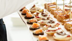 אוכל, אווירה ושירות אירועים קטנים